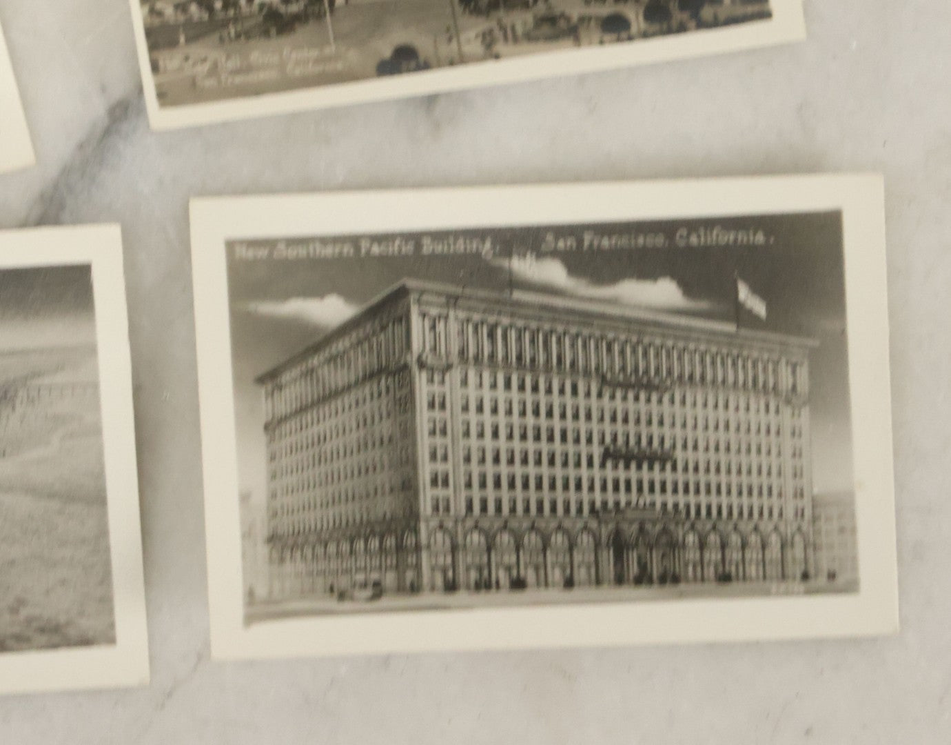 Lot 046 - Souvenir Folder Of 25 Miniature Photograph Prints Of San Francisco, California