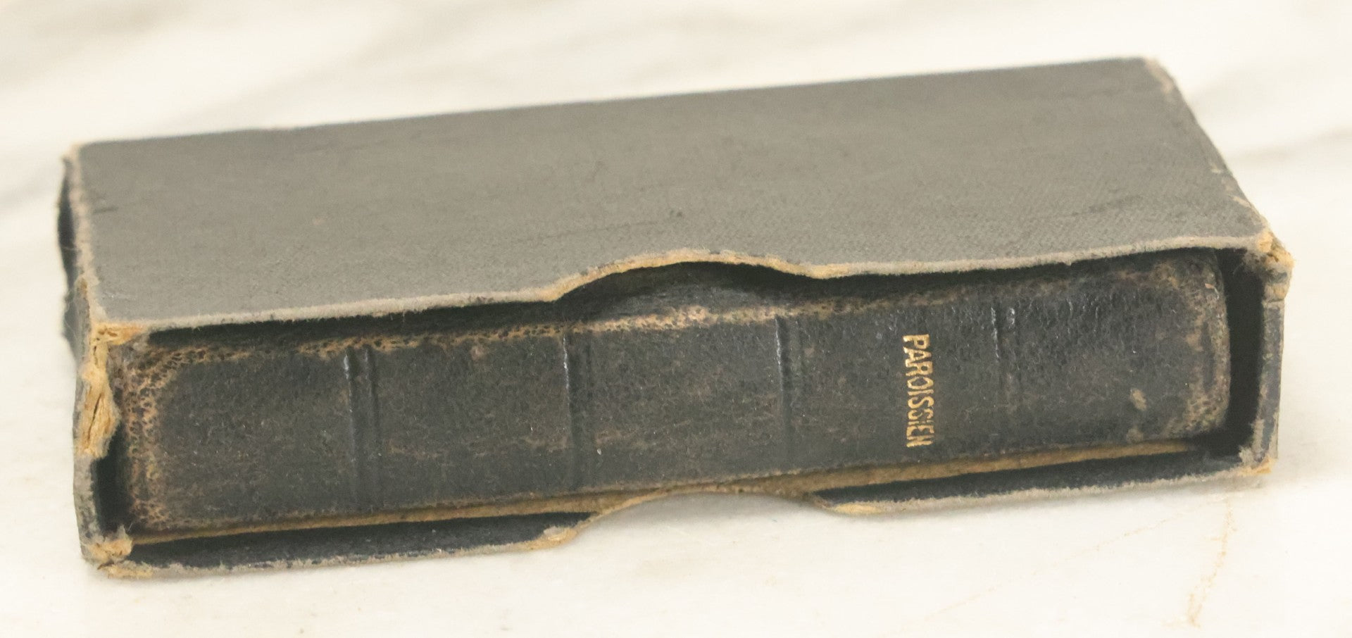 Lot 057 - "Le Bijou Des Paroissiens" (The Parishioners Jewel) Miniature Vintage Religious Book With Folio