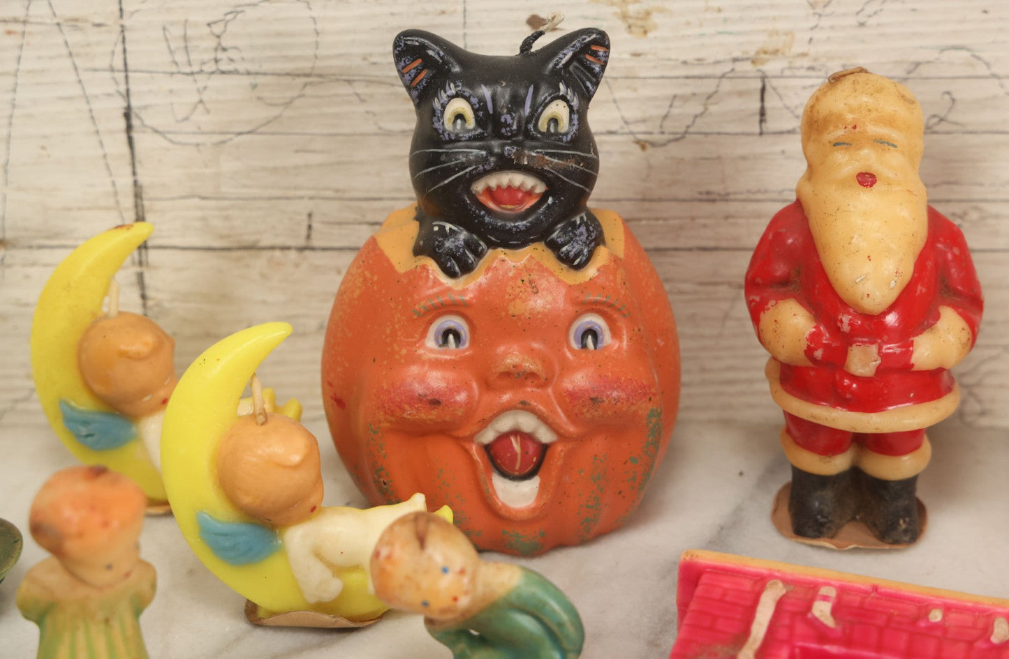 Lot 114 - Grouping Of 10+ Vintage Holiday Candles Including Santa Claus, Carolers, Modern Pumpkin Candle, Others