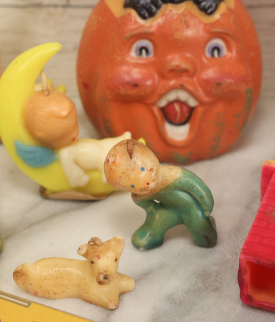 Lot 114 - Grouping Of 10+ Vintage Holiday Candles Including Santa Claus, Carolers, Modern Pumpkin Candle, Others