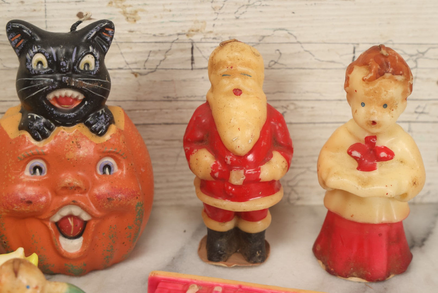 Lot 114 - Grouping Of 10+ Vintage Holiday Candles Including Santa Claus, Carolers, Modern Pumpkin Candle, Others