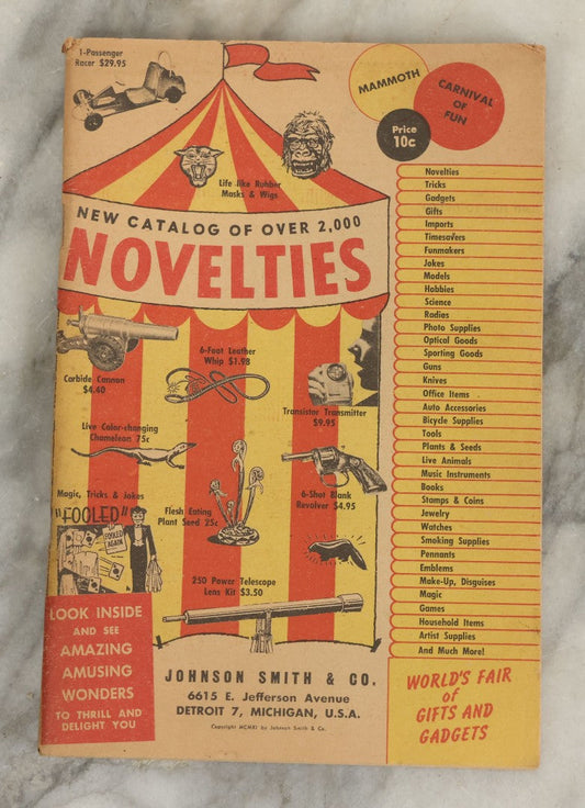 Lot 062 - Vintage "New Catalogue Of Over 2,000 Novelties: Mammoth Carnival Of Fun, World's Fair Of Gifts And Gadgets," Circa 1940s, By Johnson Smith & Co., Detroit, Michigan,  Original Price 10C