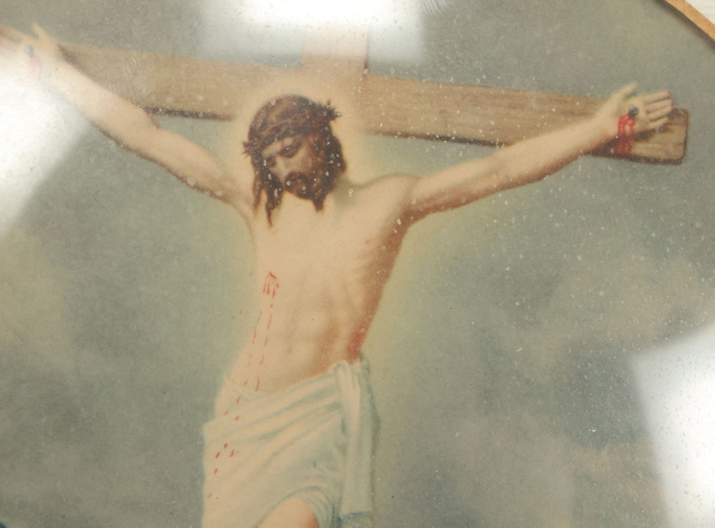Lot 085 - Vintage Crucifixion Print, Jesus On The Cross, With Skull And Crossbones, Skull Of Adam, At Jesus' Feet, In Circular Bubble Glass Frame, Hand Made By Peter Watson's Studio, 9" Diameter