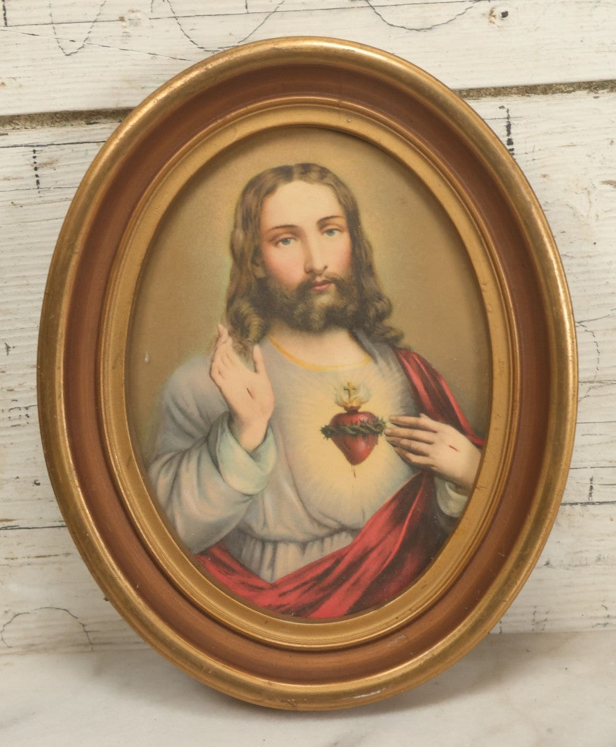 Lot 086 - Pair Of Vintage Oval Christian Religious Prints, Sacred Heart Of Jesus And Immaculate Heart Of Mary, Overall Dimensions 7-3/4" x 9-5/8" Each