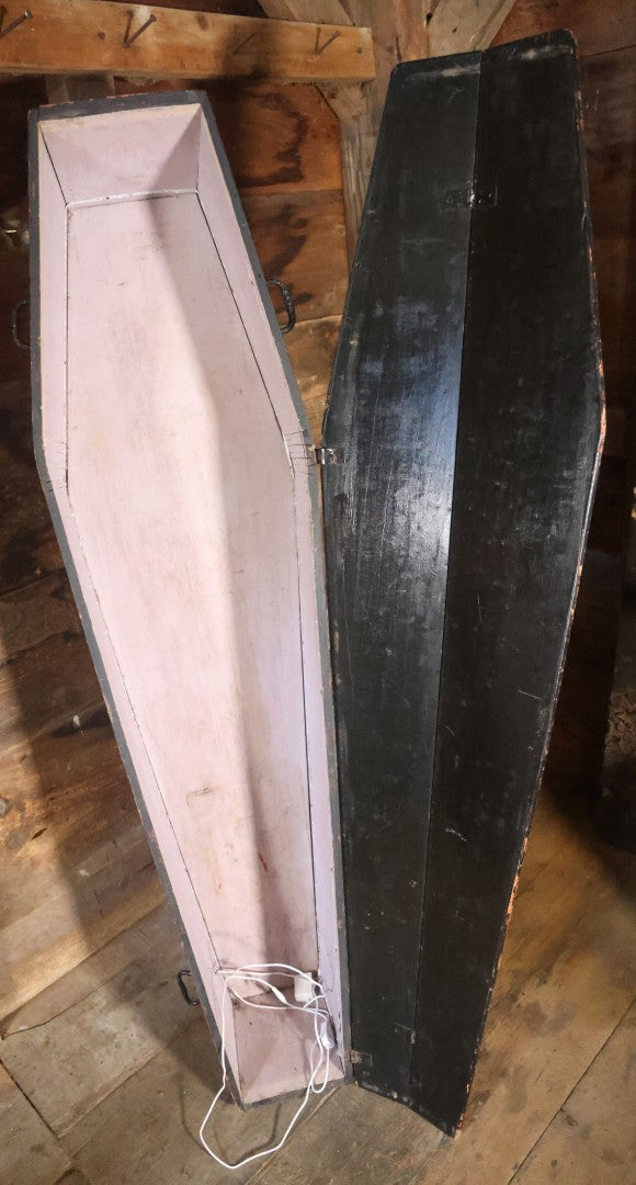 Antique Odd Fellows I.O.O.F. Ceremonial Coffin, Black Painted Wood With Iron Handles, Painted Three Links Motif