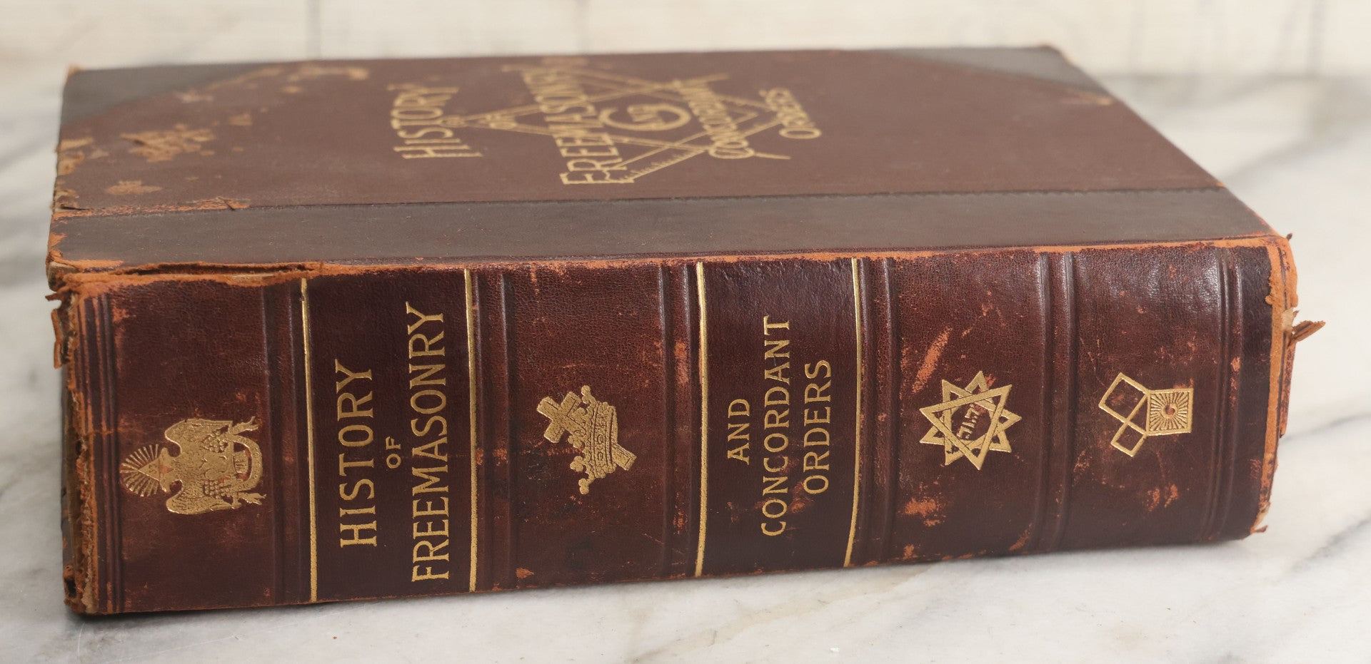 Lot 137 - "History Of Freemasonry And Concordant Orders" Antique Illustrated Fraternal History Book Written By A Board Of Editors, Henry Leonard Stillson, Editor In Chief, The Fraternity Publishing Company, 1906