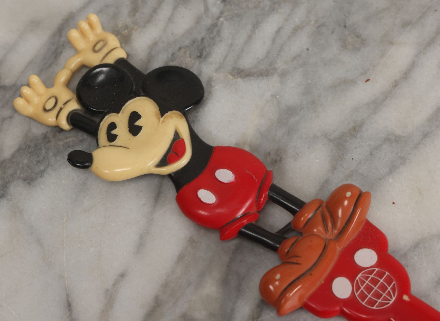 Lot 164 - Vintage Plastic Walt Disney World Mickey Mouse Back Scratcher, Copyright Walt Disney Productions, Made In Hong Kong