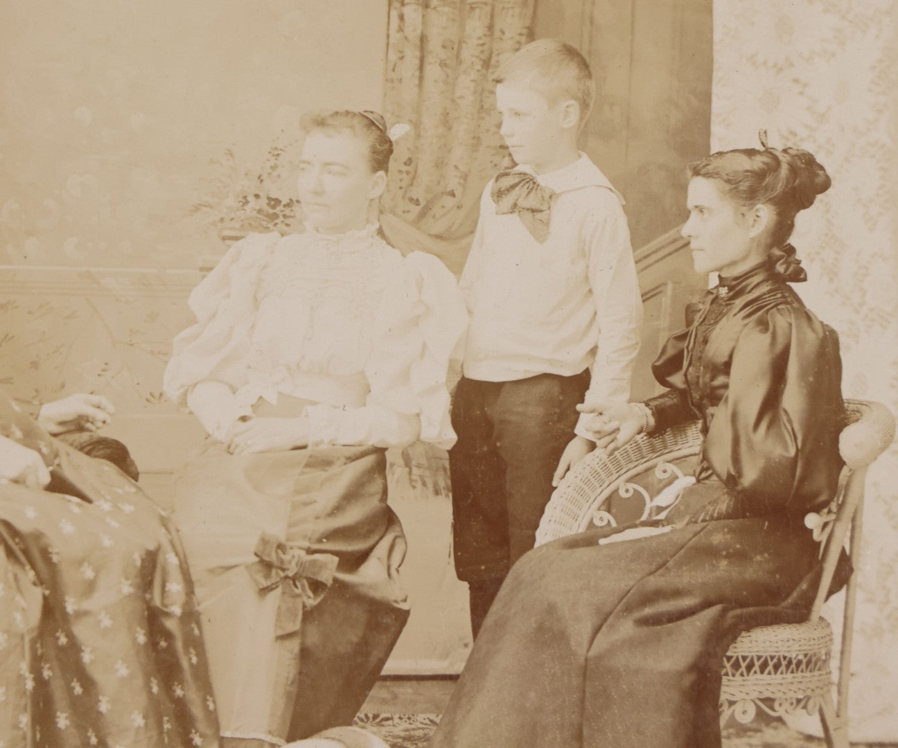 Lot 094 - Antique Cabinet Card Photograph Of Matriarch And Her Family And A Very Well Behaved Dog, Identified On Verso As Norah Stacy Lynn, J.R. Perkins, Photographer, Milford, New Hampshire