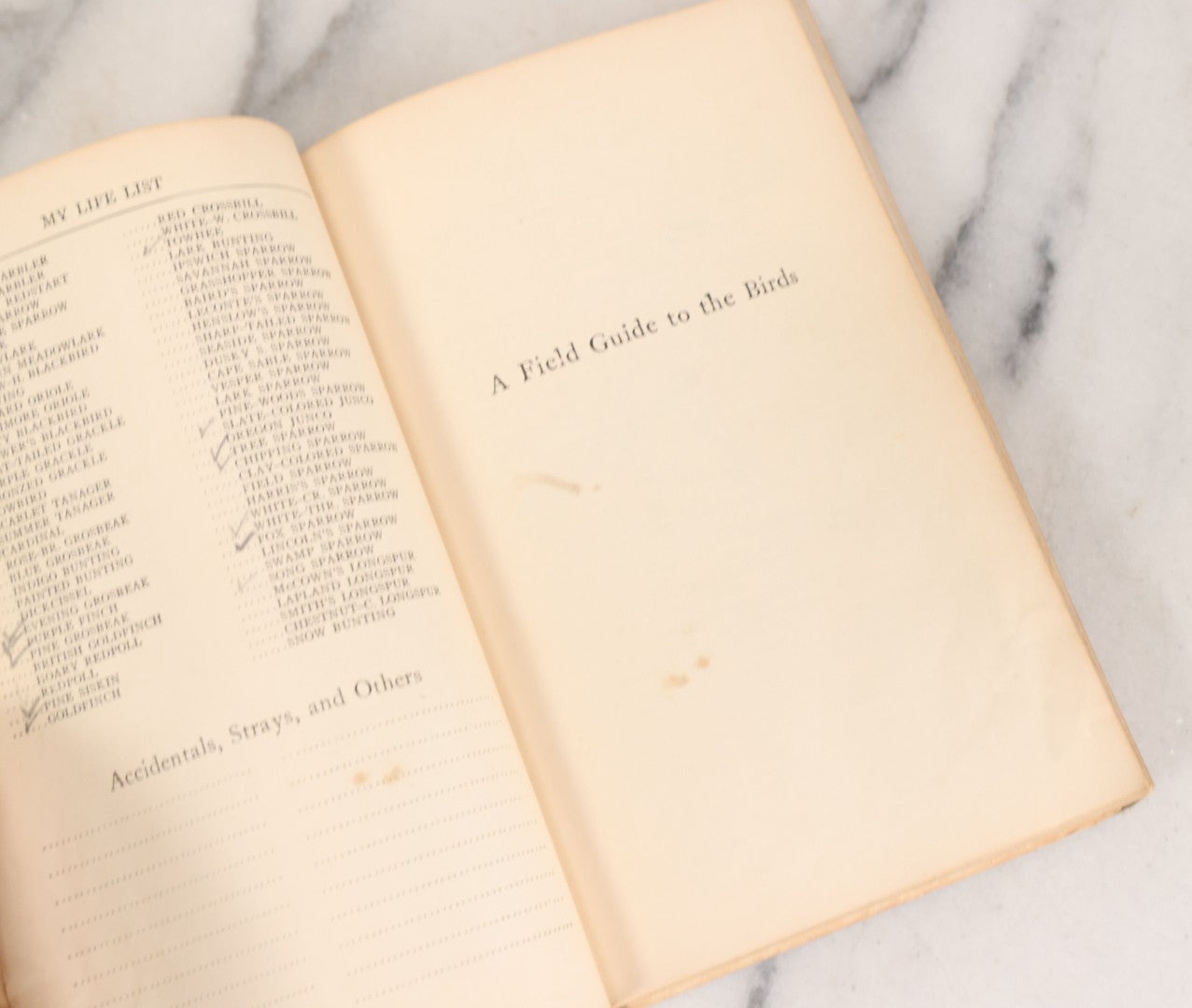 Lot 108 - "A Field Guide To The Birds: [...] All Species Found East Of The Rockies" Vintage Book Written And Illustrated By Roger Tory Peterson, Second Edition, Sponsored By National Audubon Society, Houghton Mifflin Company, Publishers, Boston, 1947