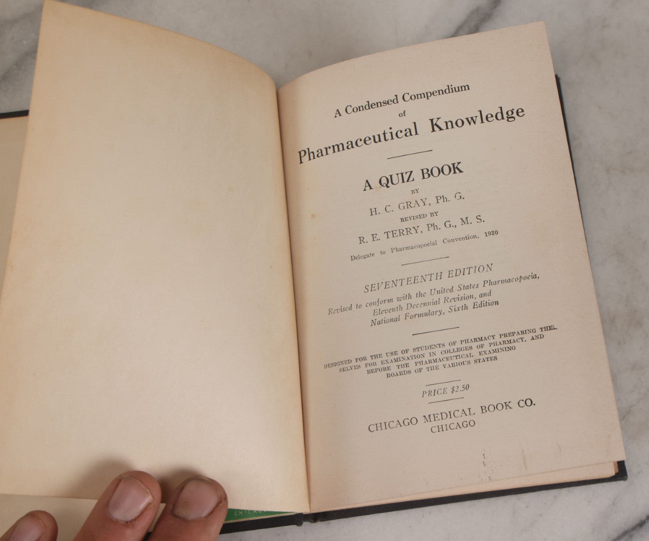 Lot 105 - "Gray's Pharmaceutical Quiz Compend: A Condensed Compendium Of Pharmaceutical Knowledge, A Quiz Book" Vintage Book By H.C. Gray, 17th Edition, Chicago Medical Book Co., Publisher, Chicago, 1937