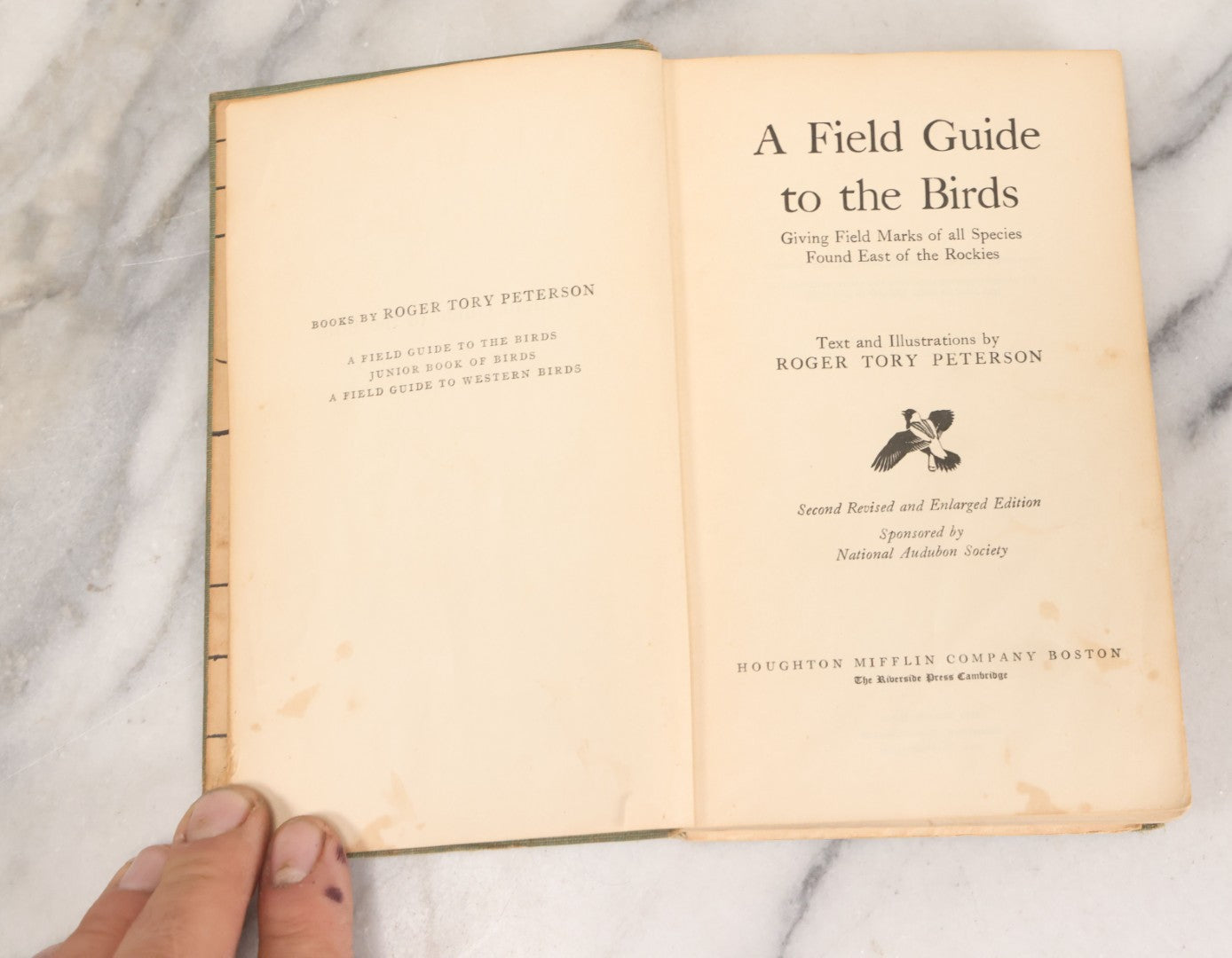 Lot 108 - "A Field Guide To The Birds: [...] All Species Found East Of The Rockies" Vintage Book Written And Illustrated By Roger Tory Peterson, Second Edition, Sponsored By National Audubon Society, Houghton Mifflin Company, Publishers, Boston, 1947