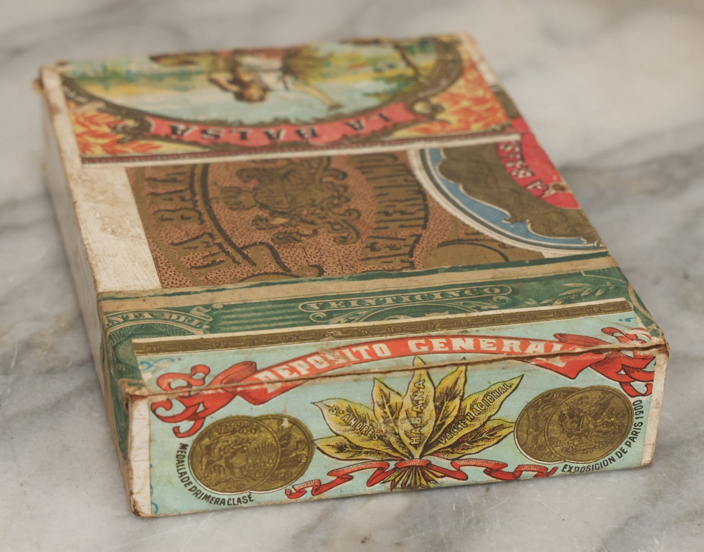 Lot 116 - Antique Wooden Cigar Box For "La Balsa" Cigars, Manufactured By Peláez Hermanos Sociedad En Comandita, Veracruz And Puebla, Mexico., With Lithographed Interior And Exterior Labels With Pretty Woman Smoking On Raft Graphics