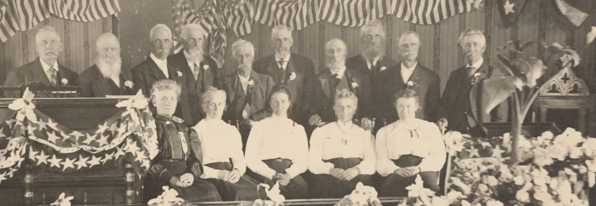 Lot 136 - Antique Boarded Photograph Of Elderly Men And Women At Patriotic Celebration, Likely A Civil War Reunion, Photographed By R. Sargent, Note On Verso States "Think This Is Me"