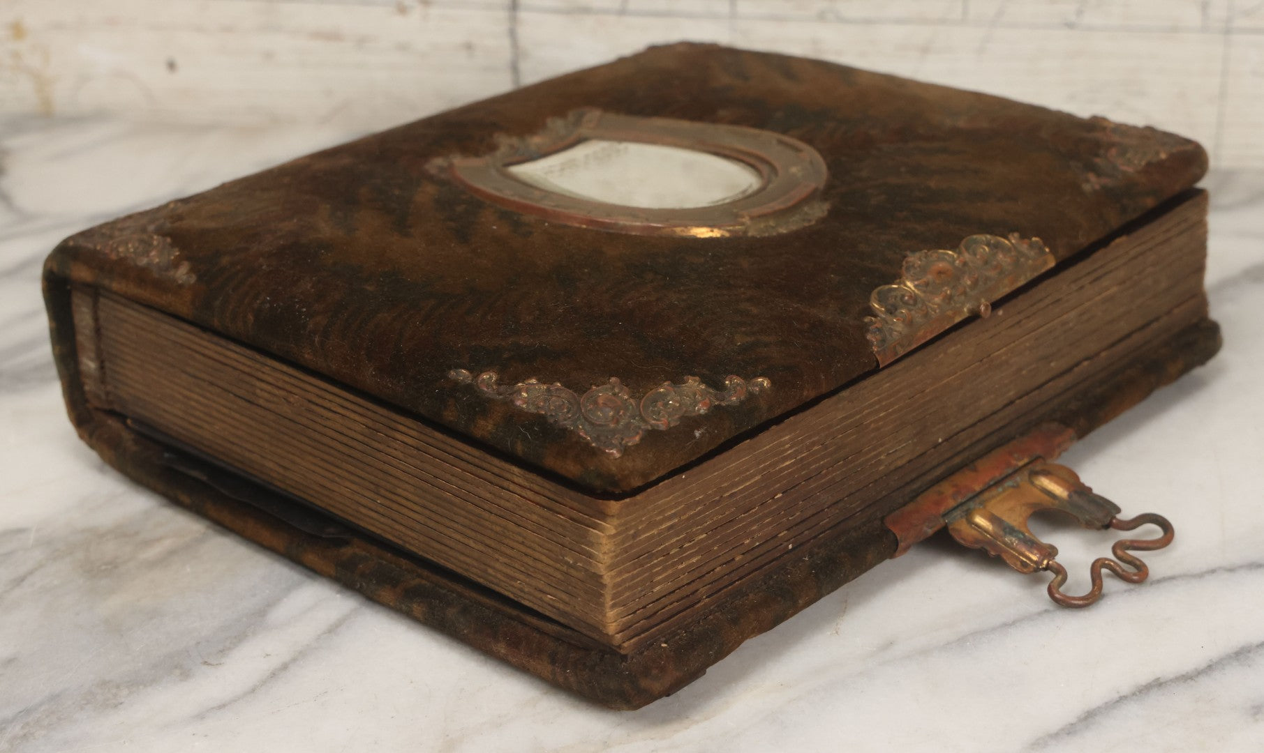 Lot 172 - Antique Victorian Portrait Photo Album With Good Luck Horseshoe Beveled Glass Mirror Cover, 30+ Cabinet Card Photographs, Assorted Loose Photos, Note Has Heavy Musty Smell
