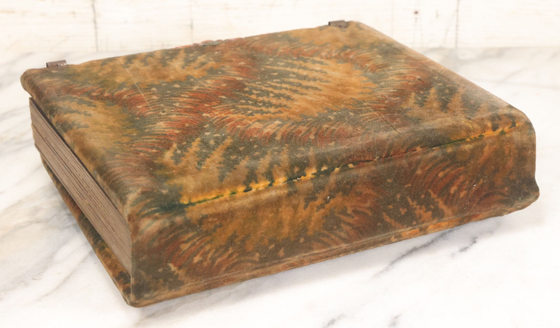 Lot 172 - Antique Victorian Portrait Photo Album With Good Luck Horseshoe Beveled Glass Mirror Cover, 30+ Cabinet Card Photographs, Assorted Loose Photos, Note Has Heavy Musty Smell