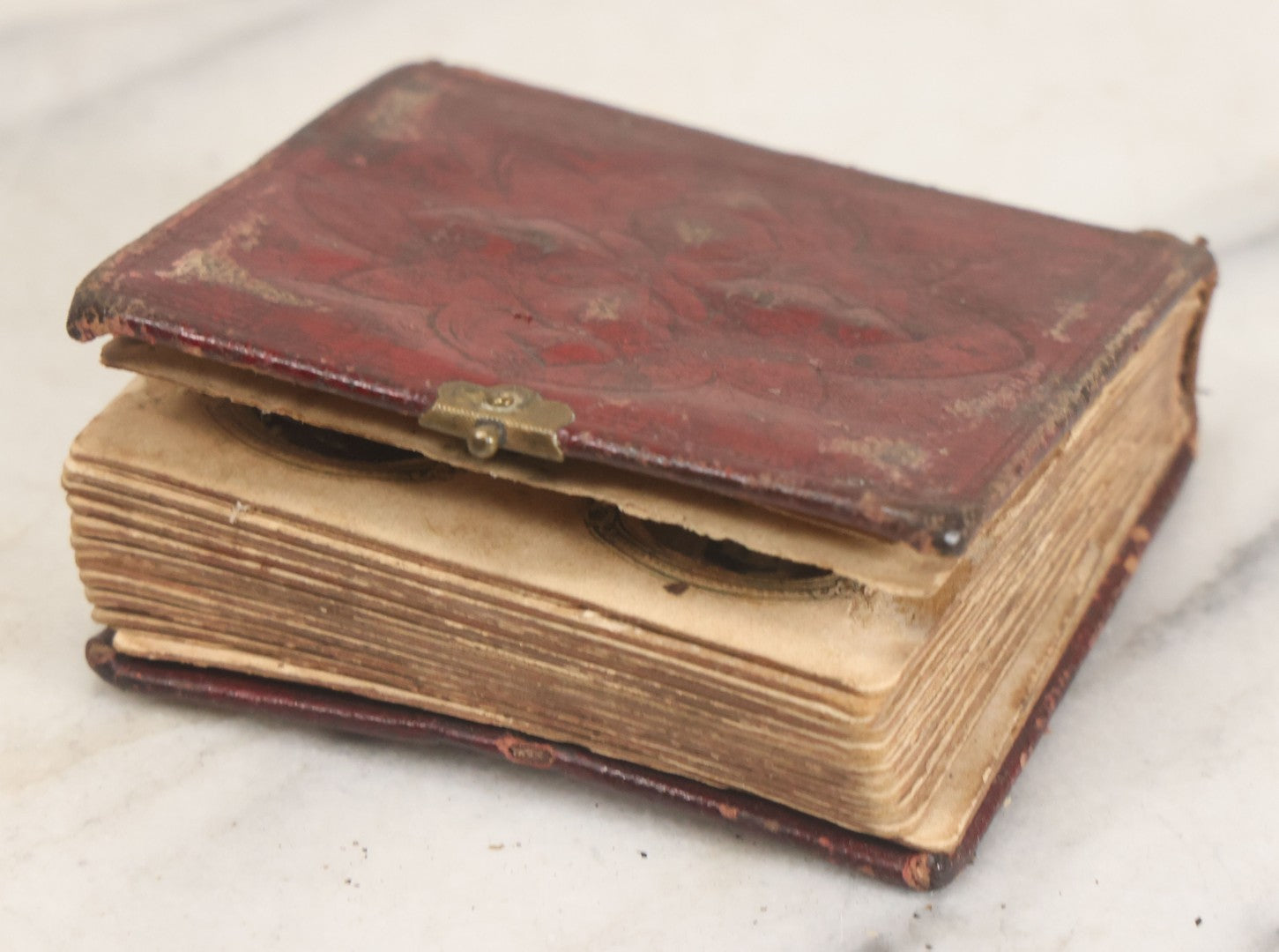 Lot 173 - Antique Poor Salvage Condition Gem Tintype Album, With Many Rusted, Worn, Totally Lost Tintype Photographs, Likely Was Water Damaged, As Found