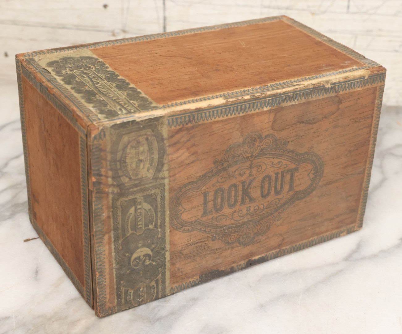Lot 110 - Antique Wooden Cigar Box For "Lookout" Cigars, Sold By C.W. Wilder, Boston, Massachusetts, With Lithographed Interior And Exterior Labels With Fox Graphics, Label Dated 1873, By F. Heppenheimer