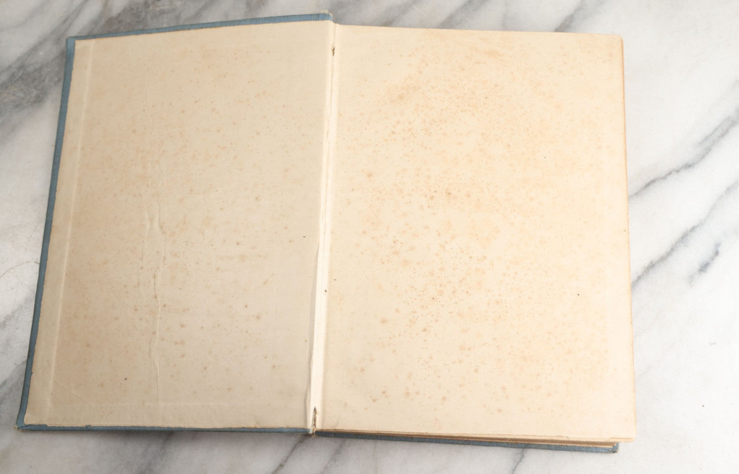 Lot 173 - "Roosevelt's Jagt-Äfventyr I Afrikas Vildmarken" (“Roosevelt’S Hunting Adventures In Africa’S Wilderness”) Antique Swedish Language Big Game Hunting & Exploration Book By Professor Axel Lundeberg, J.T. Moss, Publisher, 1909, Note Wear