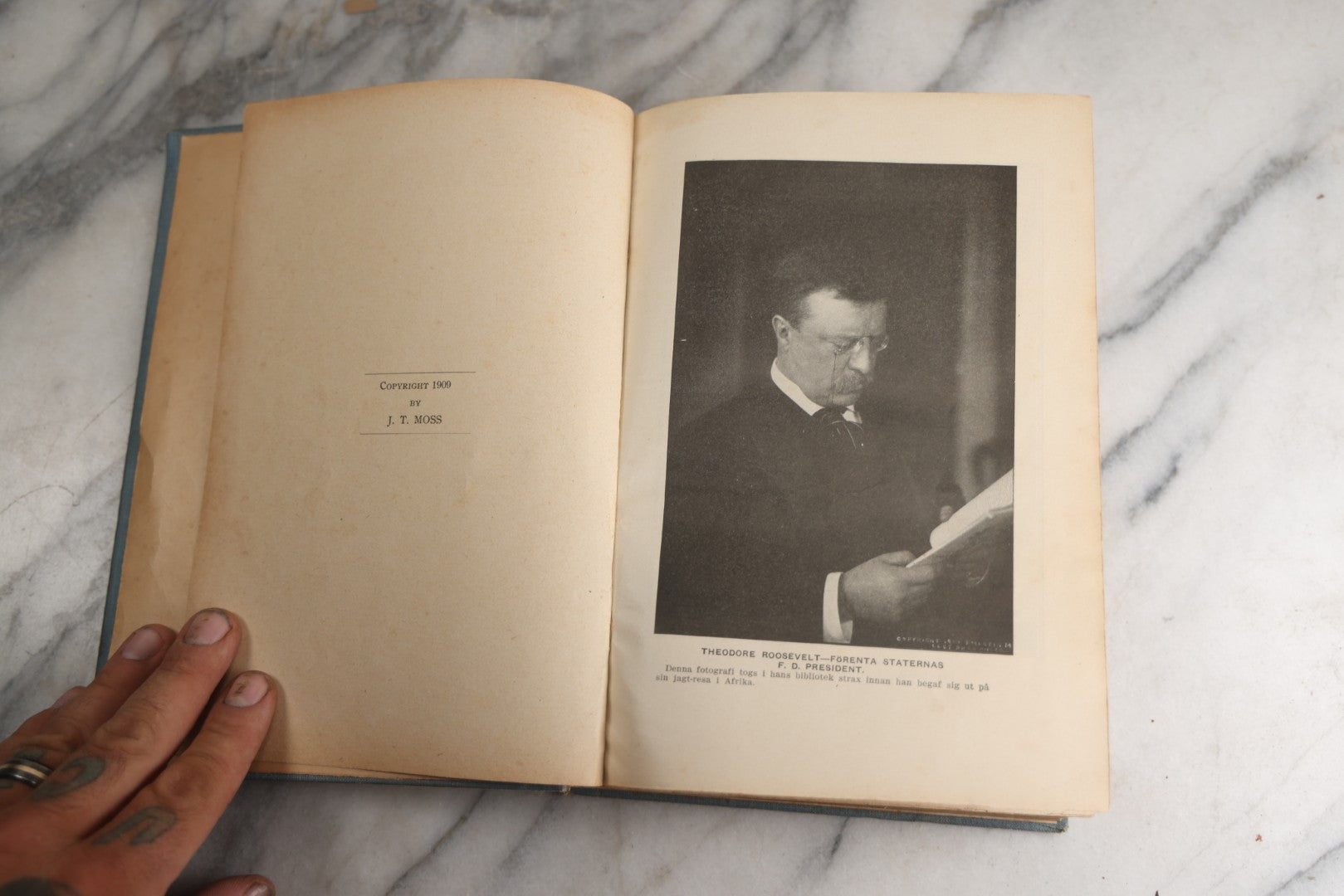Lot 173 - "Roosevelt's Jagt-Äfventyr I Afrikas Vildmarken" (“Roosevelt’S Hunting Adventures In Africa’S Wilderness”) Antique Swedish Language Big Game Hunting & Exploration Book By Professor Axel Lundeberg, J.T. Moss, Publisher, 1909, Note Wear