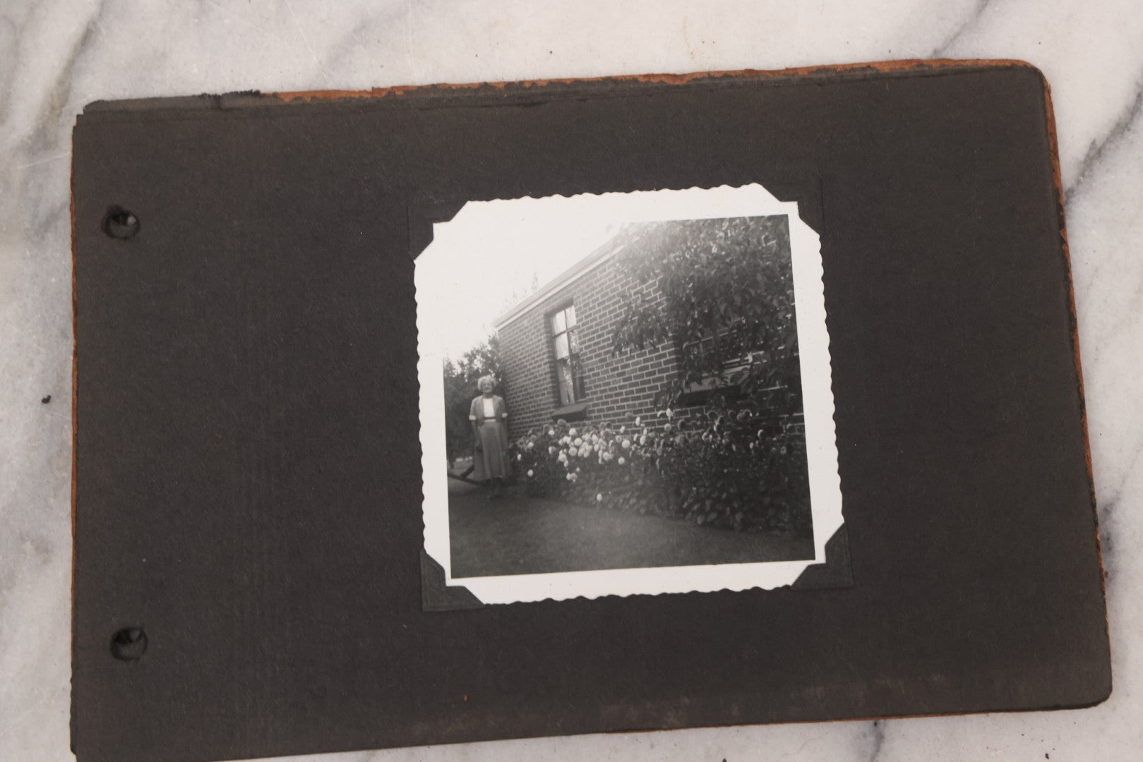 Lot 072 - Vintage Snapshot Photo Album Containing 85+ Photographs, Mostly Of Travel In Italy, Including Pompeii, Rome, Gelati Vendors, The Colosseum, Venice, As Well As Photographs Of The Netherlands, Edinburgh, And More, Note All Page Loose