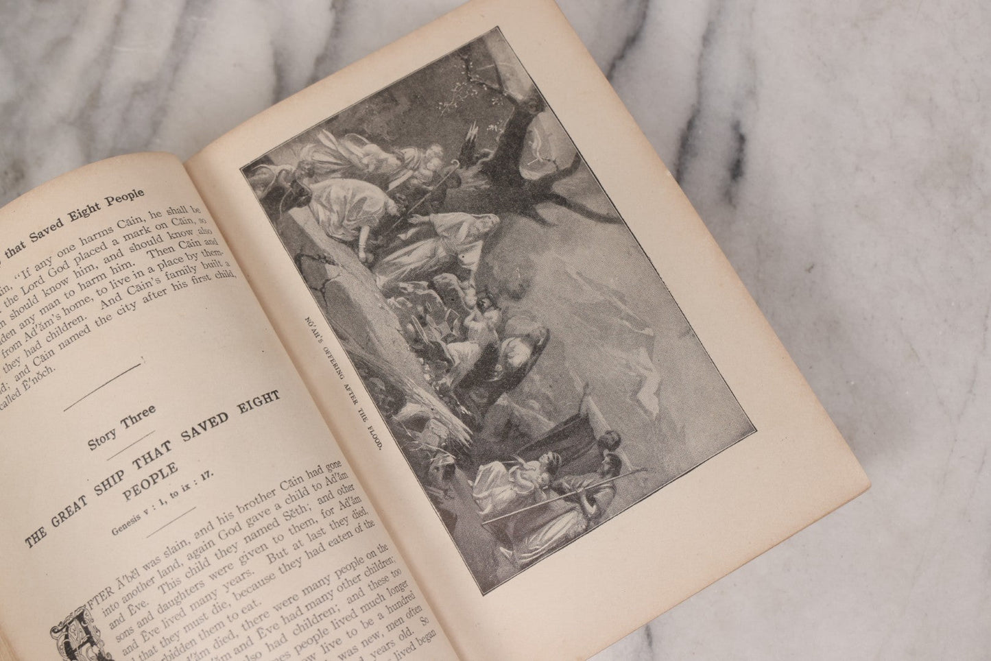 Lot 138 - "Self Pronouncing Story Of The Bible" Antique Illustrated Book Of Bible Stories By Rev. Jesse Lyman Hurlbut, Published By W.E. Scull, 1904