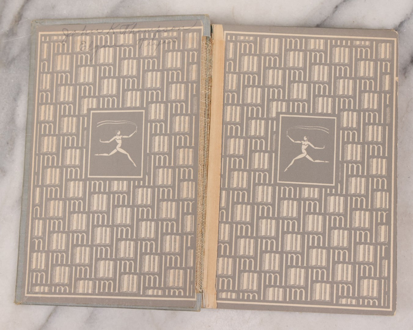 Lot 142 - "A Farewell To Arms" Vintage Book By Ernest Hemingway, The Modern Library, New York, Copyright 1929 (Scribner's), Introduction Copyright 1932 By The Modern Library