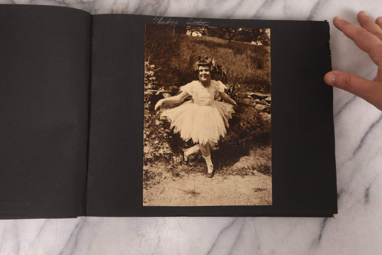Lot 095 - Antique Family Photo Album With 25+ Portrait And Snapshot Photographs, Mostly Of Children, Including New York Sightseeing Trolley Photo, And Several Additional Loose Snapshot Photos