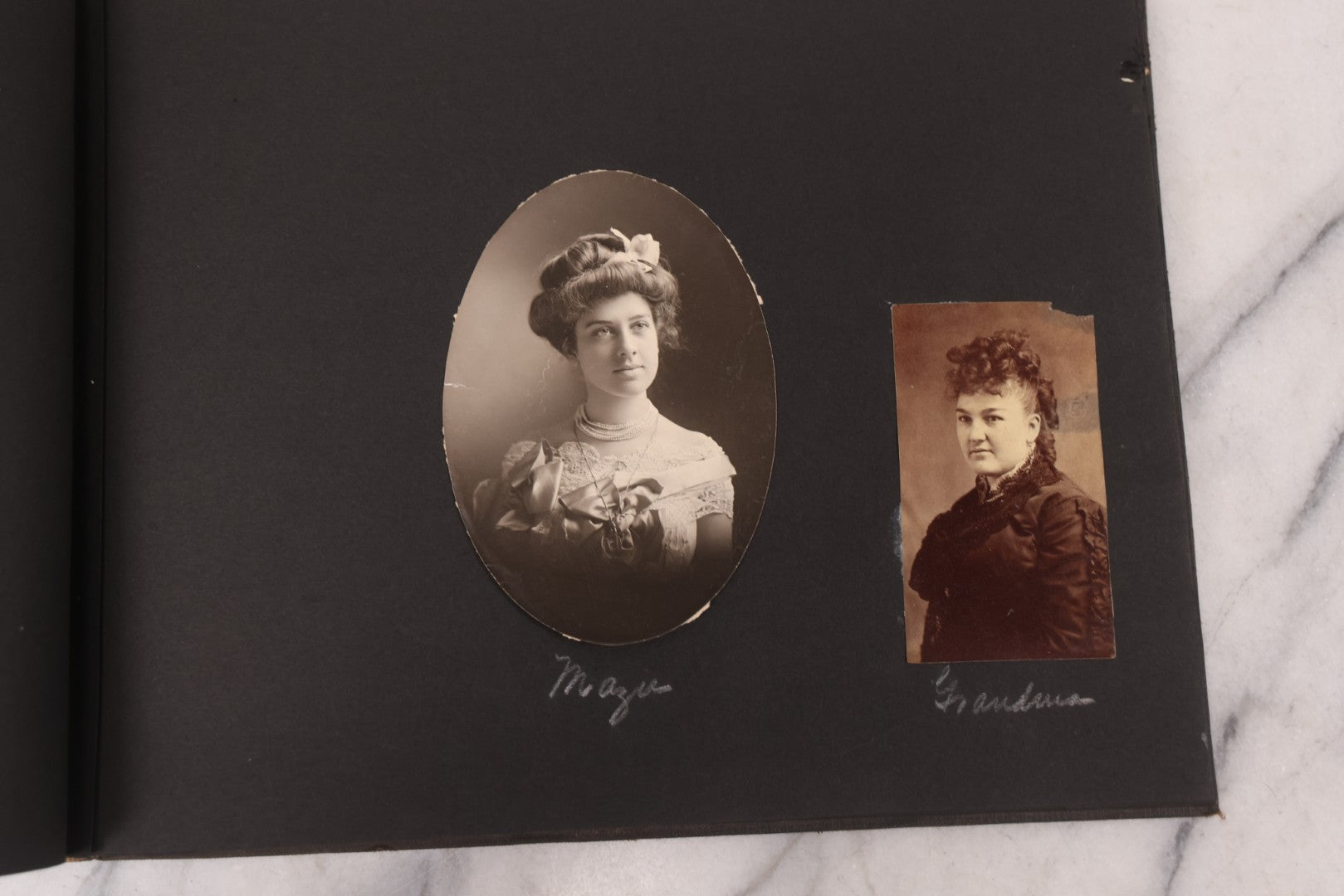 Lot 095 - Antique Family Photo Album With 25+ Portrait And Snapshot Photographs, Mostly Of Children, Including New York Sightseeing Trolley Photo, And Several Additional Loose Snapshot Photos