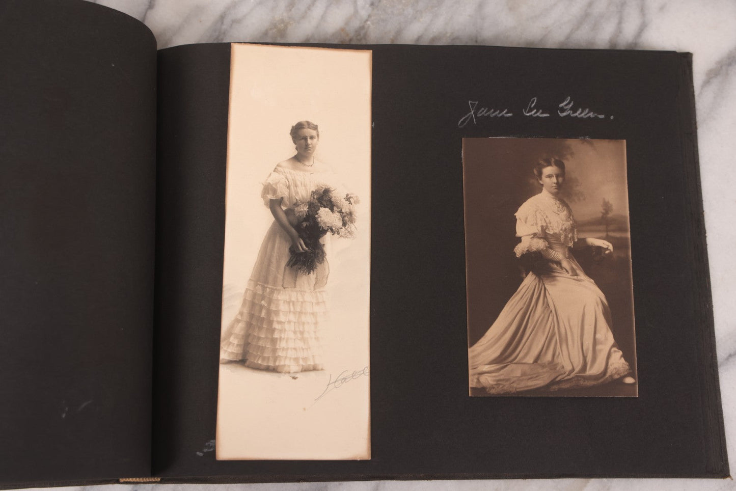 Lot 095 - Antique Family Photo Album With 25+ Portrait And Snapshot Photographs, Mostly Of Children, Including New York Sightseeing Trolley Photo, And Several Additional Loose Snapshot Photos