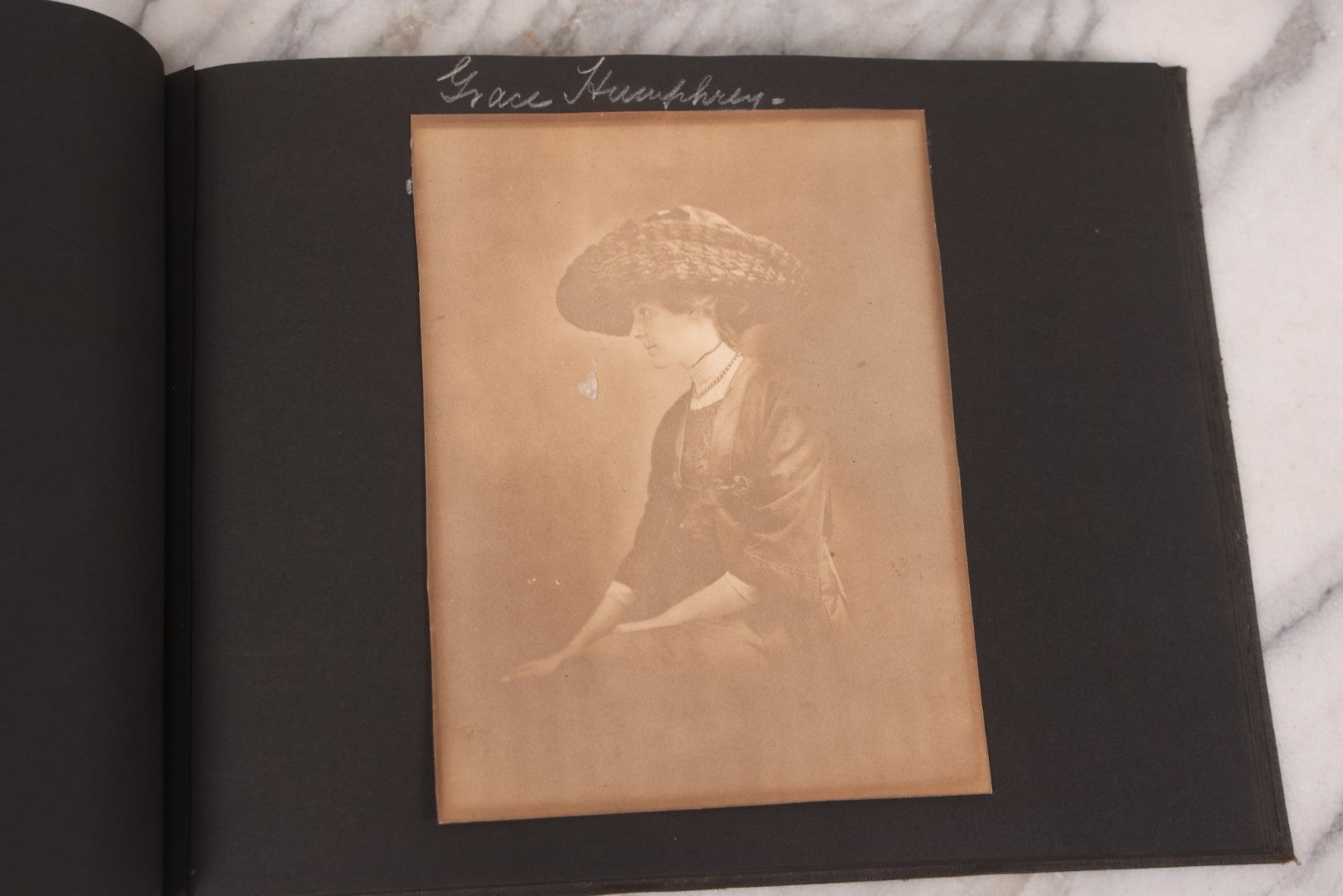 Lot 095 - Antique Family Photo Album With 25+ Portrait And Snapshot Photographs, Mostly Of Children, Including New York Sightseeing Trolley Photo, And Several Additional Loose Snapshot Photos