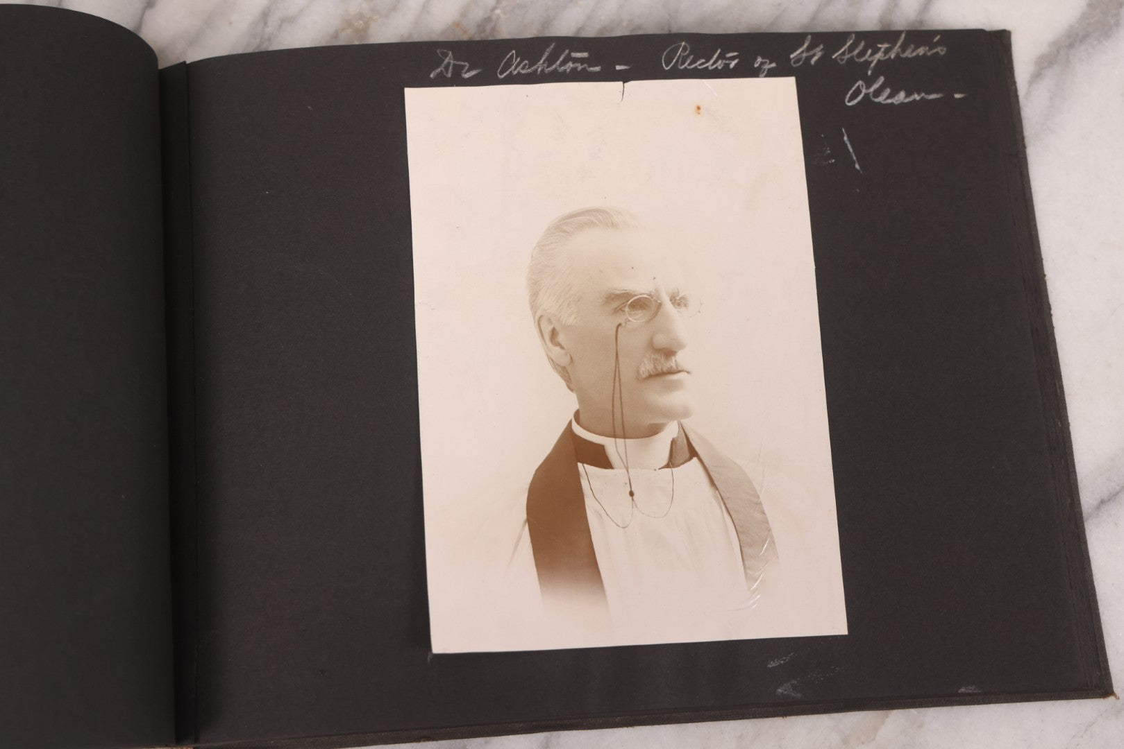 Lot 095 - Antique Family Photo Album With 25+ Portrait And Snapshot Photographs, Mostly Of Children, Including New York Sightseeing Trolley Photo, And Several Additional Loose Snapshot Photos