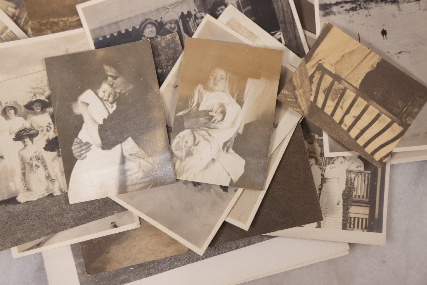 Lot 095 - Antique Family Photo Album With 25+ Portrait And Snapshot Photographs, Mostly Of Children, Including New York Sightseeing Trolley Photo, And Several Additional Loose Snapshot Photos
