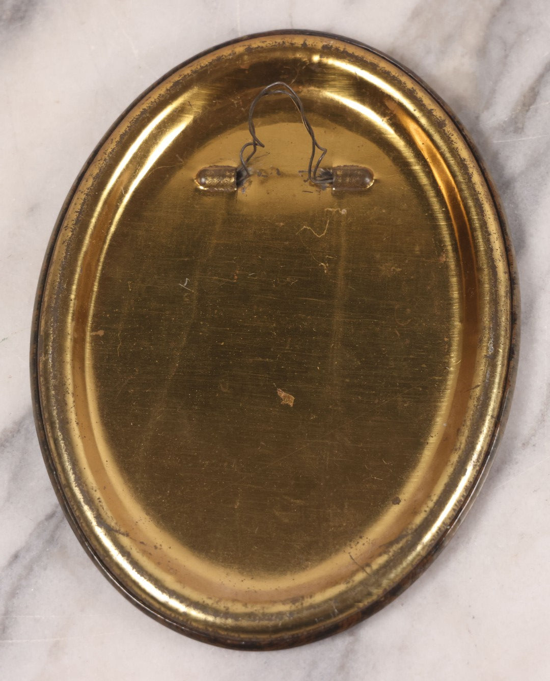 Lot 096 - Antique Oval Photo Button With Image Of Two Men With Linked Arms