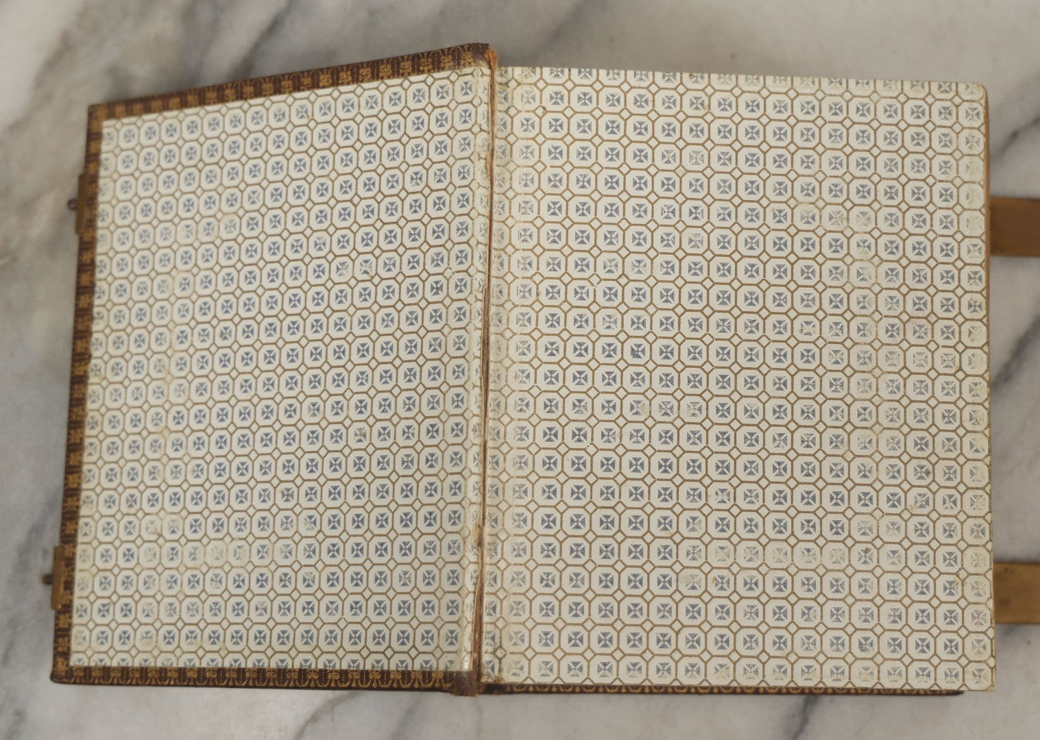 Lot 086 - Antique Family Photo Album With 32 Carte De Visite C.D.V. Photographs And 3 Tintypes, Mostly Of The Clingman Family, Including Photo Of Thomas Clingman, Mortally Wounded At The Battle Of Shiloh, Album By J.B. Lippincott & Co., Philadelphia