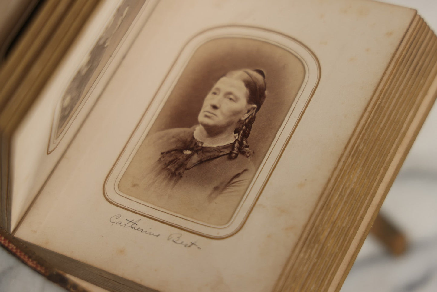 Lot 086 - Antique Family Photo Album With 32 Carte De Visite C.D.V. Photographs And 3 Tintypes, Mostly Of The Clingman Family, Including Photo Of Thomas Clingman, Mortally Wounded At The Battle Of Shiloh, Album By J.B. Lippincott & Co., Philadelphia
