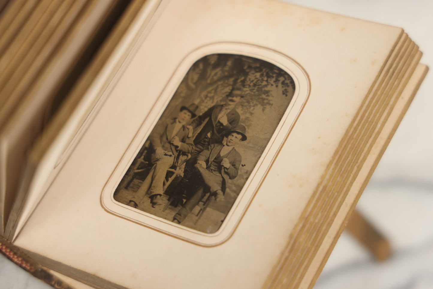 Lot 086 - Antique Family Photo Album With 32 Carte De Visite C.D.V. Photographs And 3 Tintypes, Mostly Of The Clingman Family, Including Photo Of Thomas Clingman, Mortally Wounded At The Battle Of Shiloh, Album By J.B. Lippincott & Co., Philadelphia