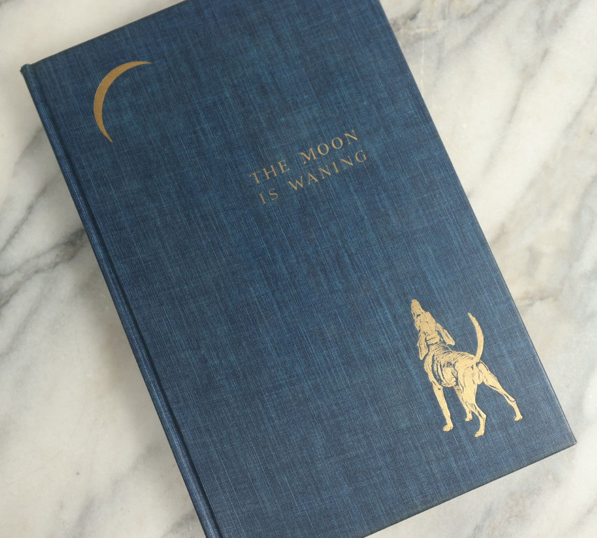 Lot 133 - "The Moon Is Waning" Vintage Limited Edition Book By Scott Hart (Numbered 101 Of 950), Illustrated By Edwin Megargee, With Gilt Illustrated Dog And Waning Moon On Cover, Published By The Derrydale Press, New York, 1939 