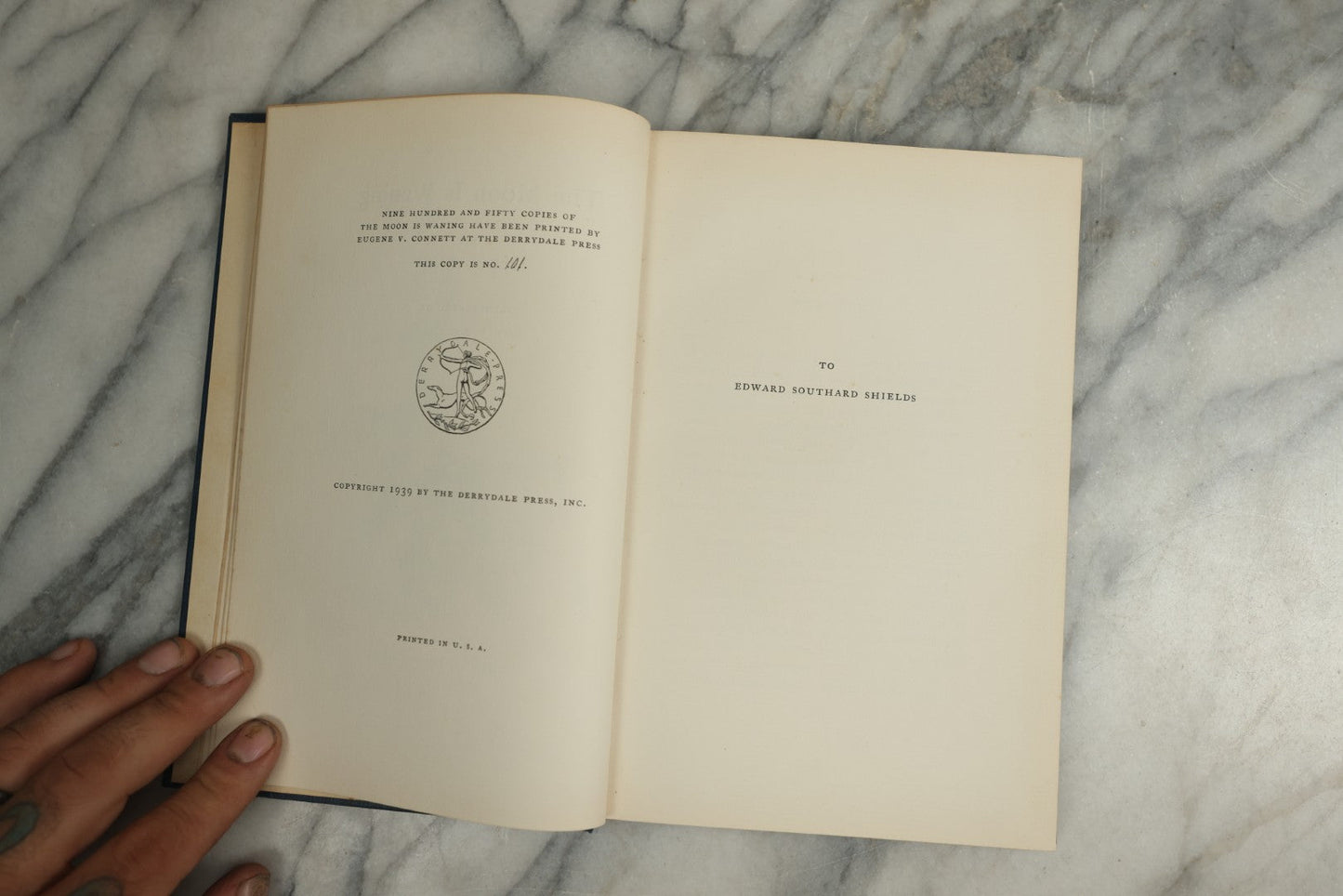 Lot 133 - "The Moon Is Waning" Vintage Limited Edition Book By Scott Hart (Numbered 101 Of 950), Illustrated By Edwin Megargee, With Gilt Illustrated Dog And Waning Moon On Cover, Published By The Derrydale Press, New York, 1939 