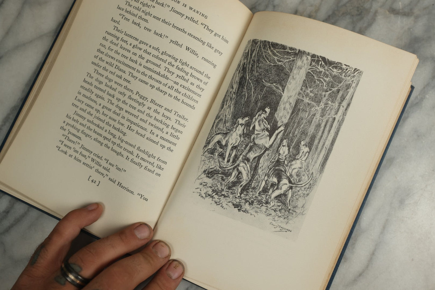 Lot 133 - "The Moon Is Waning" Vintage Limited Edition Book By Scott Hart (Numbered 101 Of 950), Illustrated By Edwin Megargee, With Gilt Illustrated Dog And Waning Moon On Cover, Published By The Derrydale Press, New York, 1939 