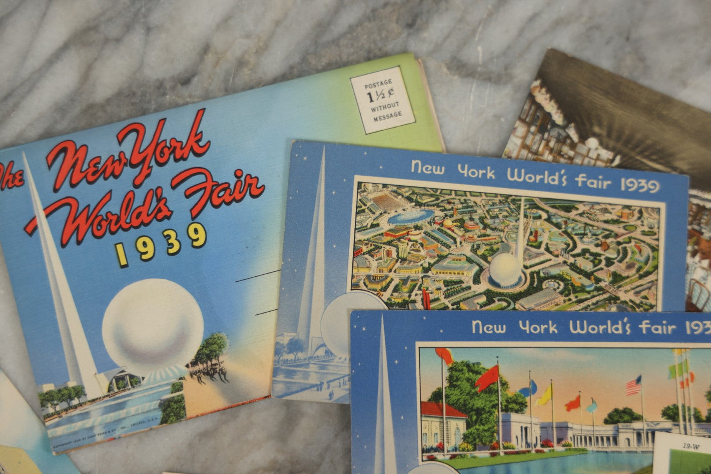 Lot 161 - Grouping Of Vintage 1939 New York World's Fair And N.Y.C. Themed Postcards, Including 11 Single Postcards And Licensed Souvenir Folder, Copyright 1939