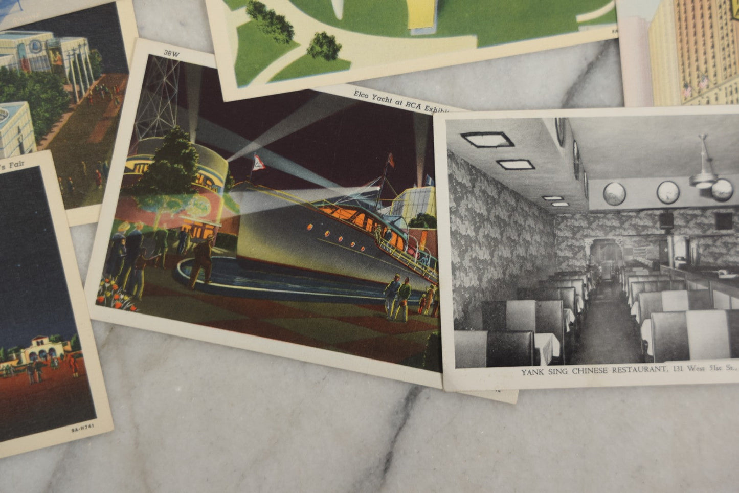 Lot 161 - Grouping Of Vintage 1939 New York World's Fair And N.Y.C. Themed Postcards, Including 11 Single Postcards And Licensed Souvenir Folder, Copyright 1939