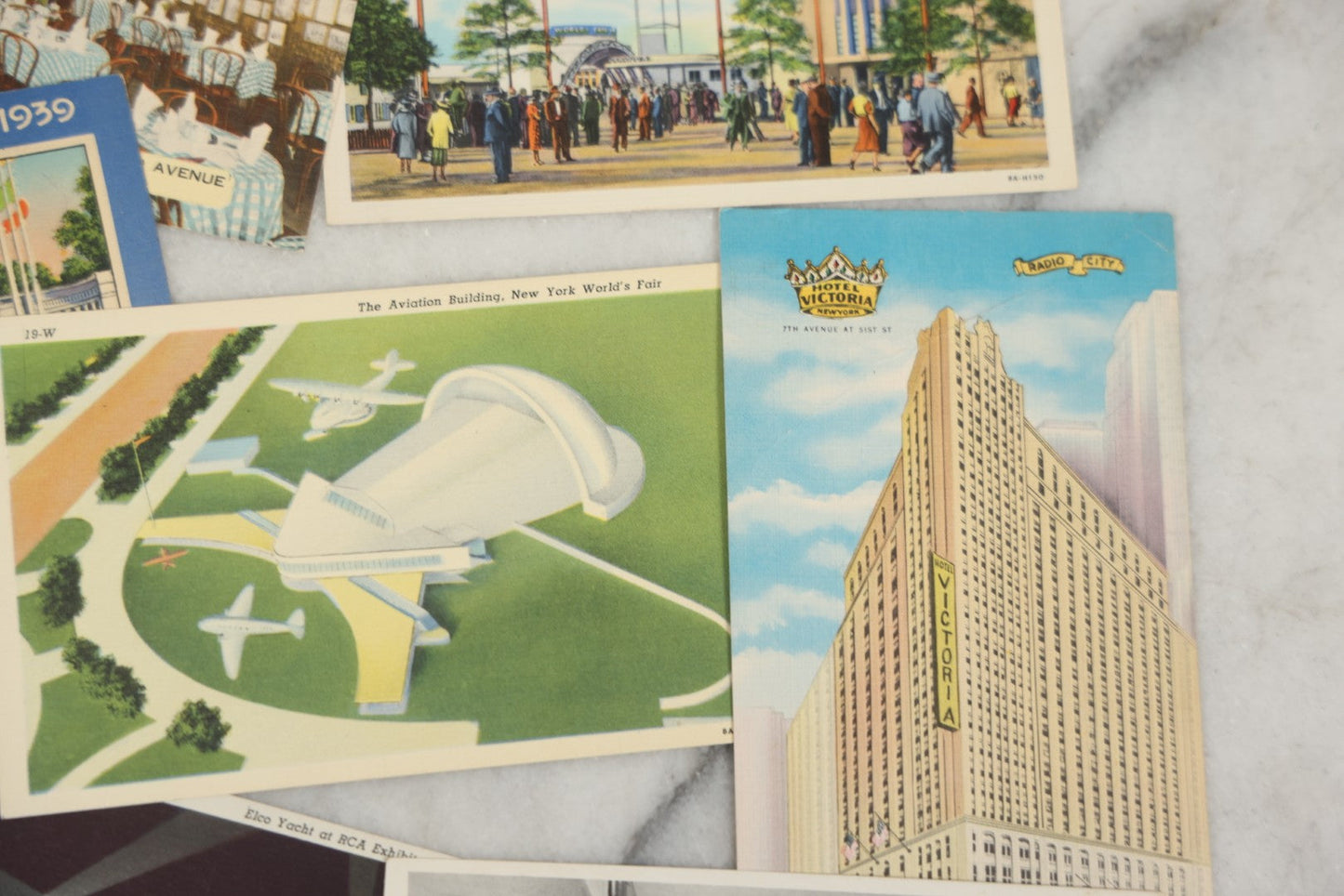 Lot 161 - Grouping Of Vintage 1939 New York World's Fair And N.Y.C. Themed Postcards, Including 11 Single Postcards And Licensed Souvenir Folder, Copyright 1939