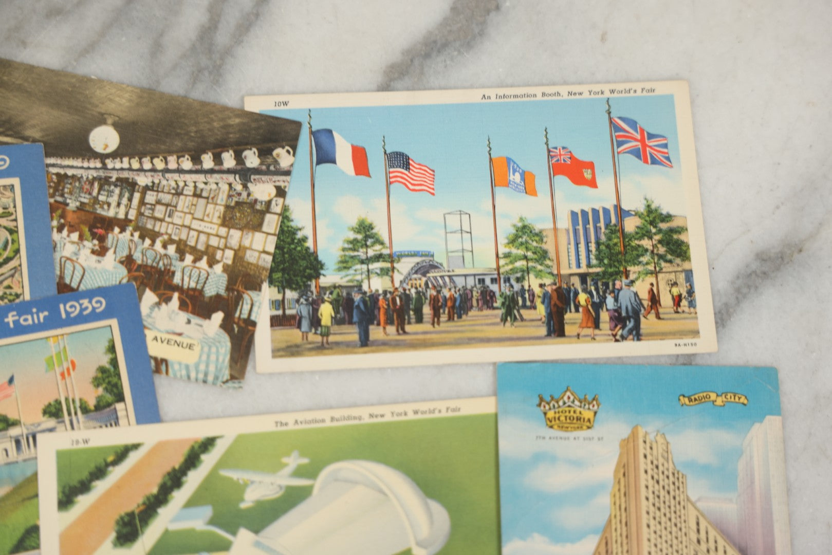 Lot 161 - Grouping Of Vintage 1939 New York World's Fair And N.Y.C. Themed Postcards, Including 11 Single Postcards And Licensed Souvenir Folder, Copyright 1939