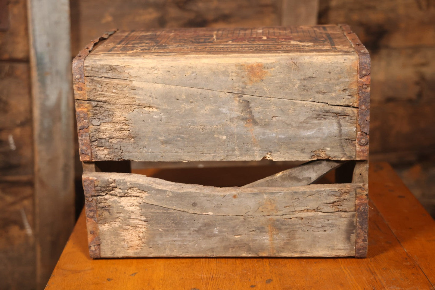 Hanley's Peerless Ale Wooden Advertising Crate With Bulldog Graphics, The James Hanley Company, Providence, Rhode Island