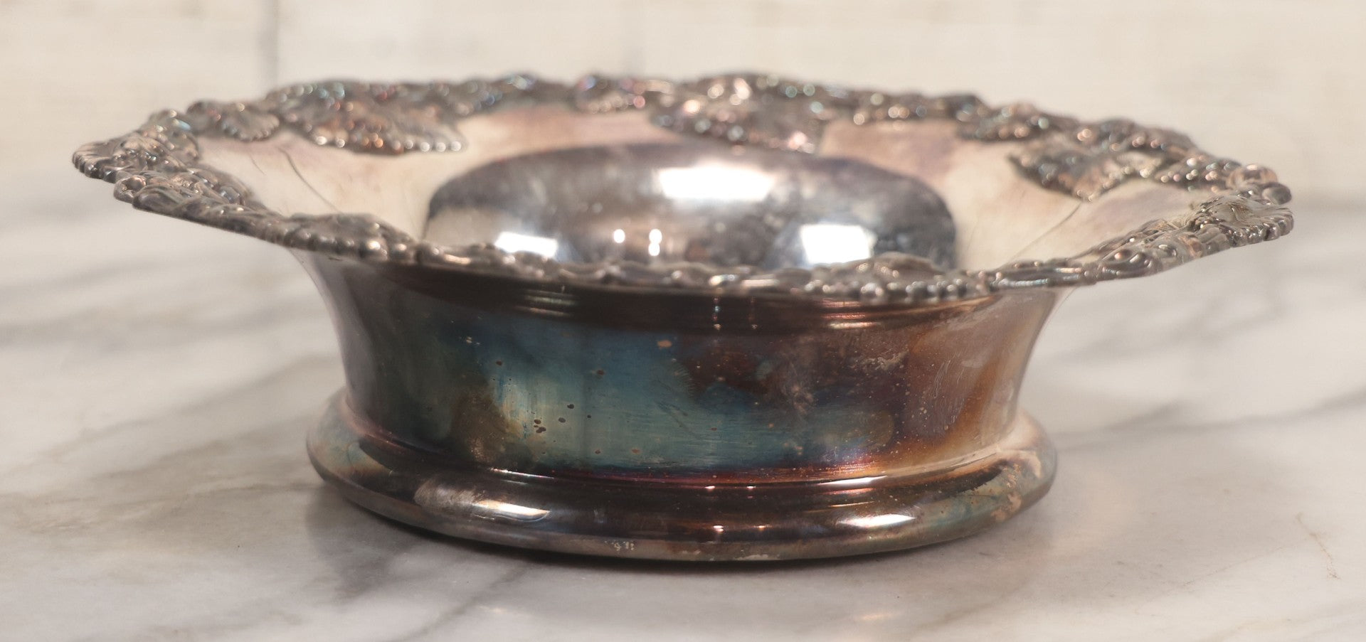Lot 019 - Vintage Silverplate Dish With Turned Wood Base, Felt Bottom, Grape Leaf And Vine Motif Around Rim, 8" Diameter