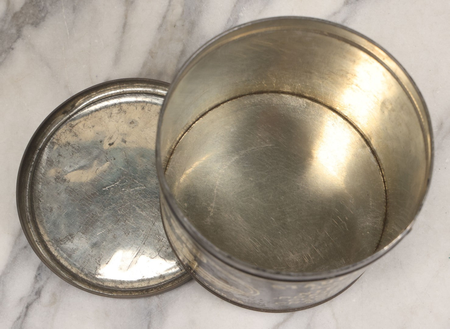 Lot 095 - Vintage D.F. Stauffer Biscuit Co. “Nif-Ty” Pretzels Cookies Crackers Tin, York, Pennsylvania, 5" H