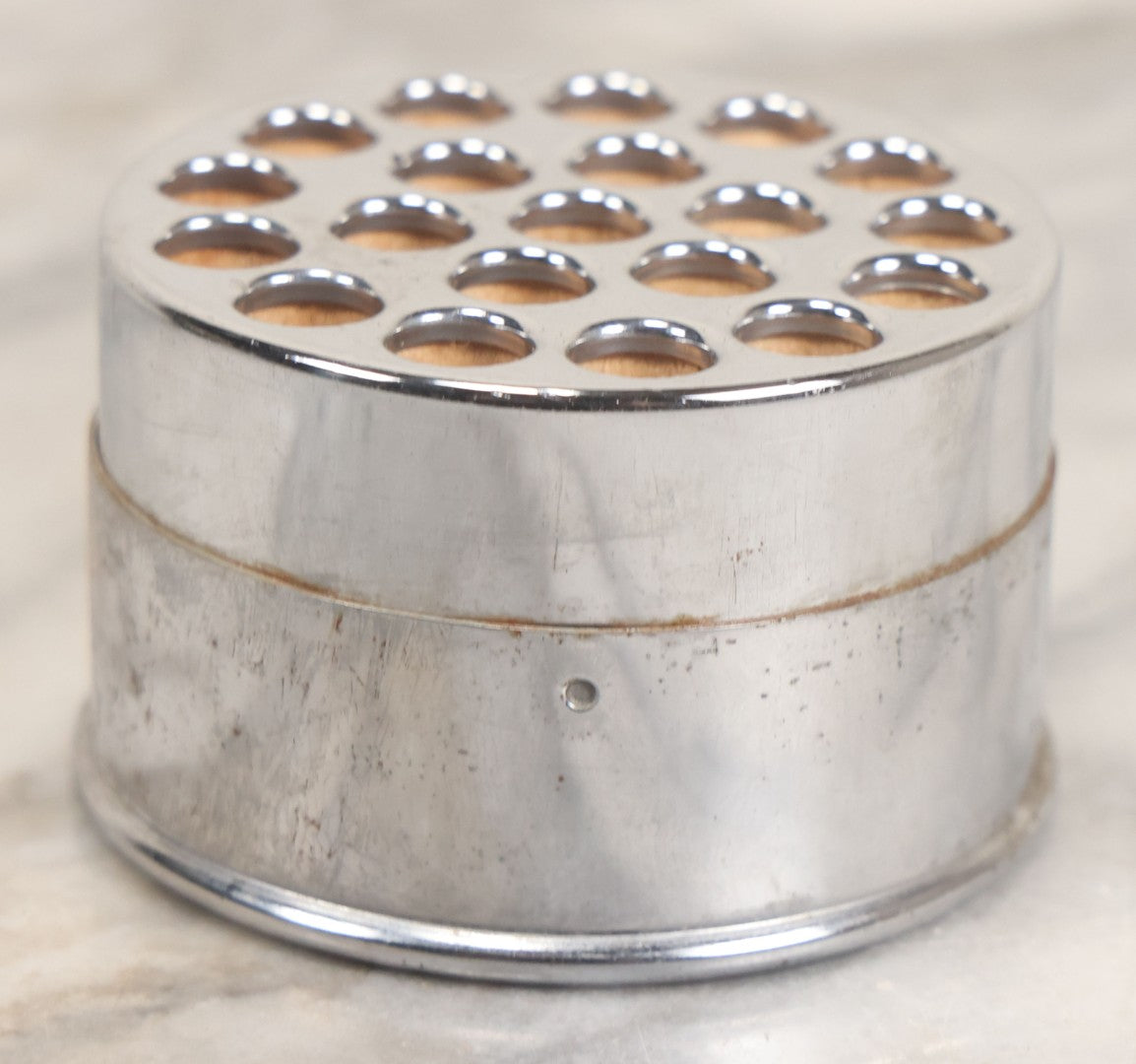 Lot 105 - Vintage Chrome And Black Dome Cigarette Holder With Lid