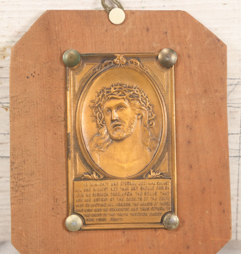 Lot 110 - Vintage Wood Religious Wall Plaque With Metal Plate Of Jesus With Crown Of Thorns And Prayer Inscription, 5" x 6"