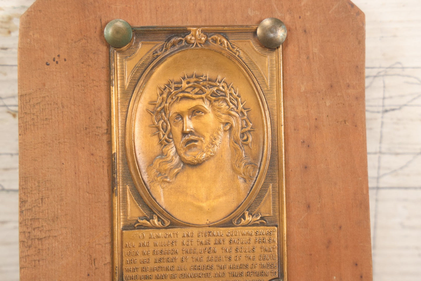Lot 110 - Vintage Wood Religious Wall Plaque With Metal Plate Of Jesus With Crown Of Thorns And Prayer Inscription, 5" x 6"
