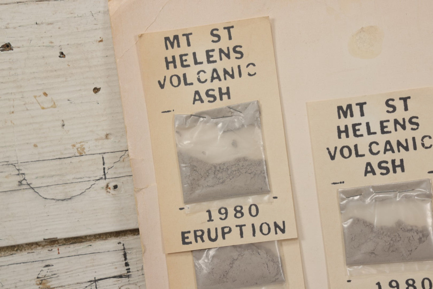 Lot 034 - Vintage Souvenir Display Board Of “Mt. St. Helens Volcanic Ash, 1980 Eruption,” With 13 Remaining Samples